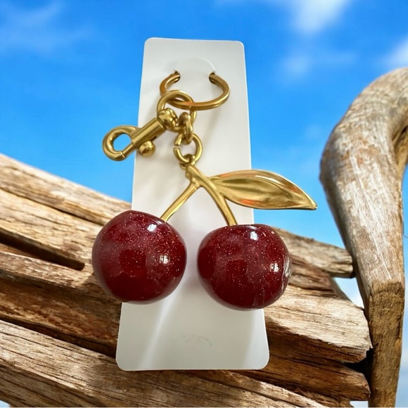 cherry-shaped steel keychain - Picture 1 of 5